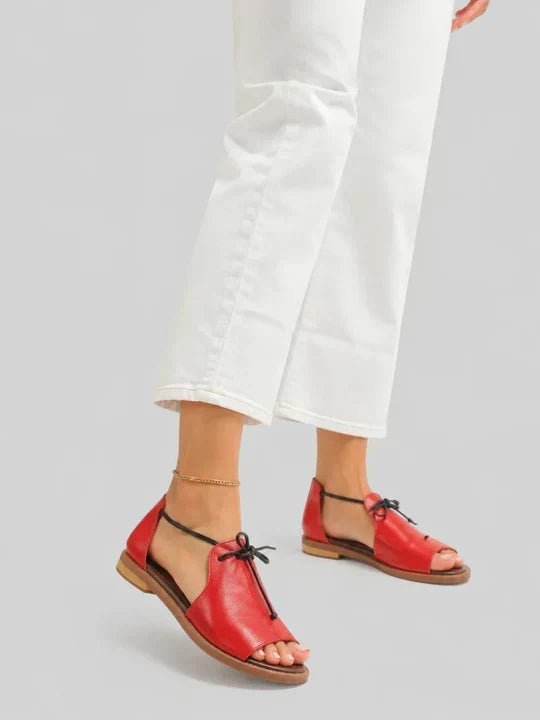 Cloe™ | Sandalias planas de piel con lazo ajustable