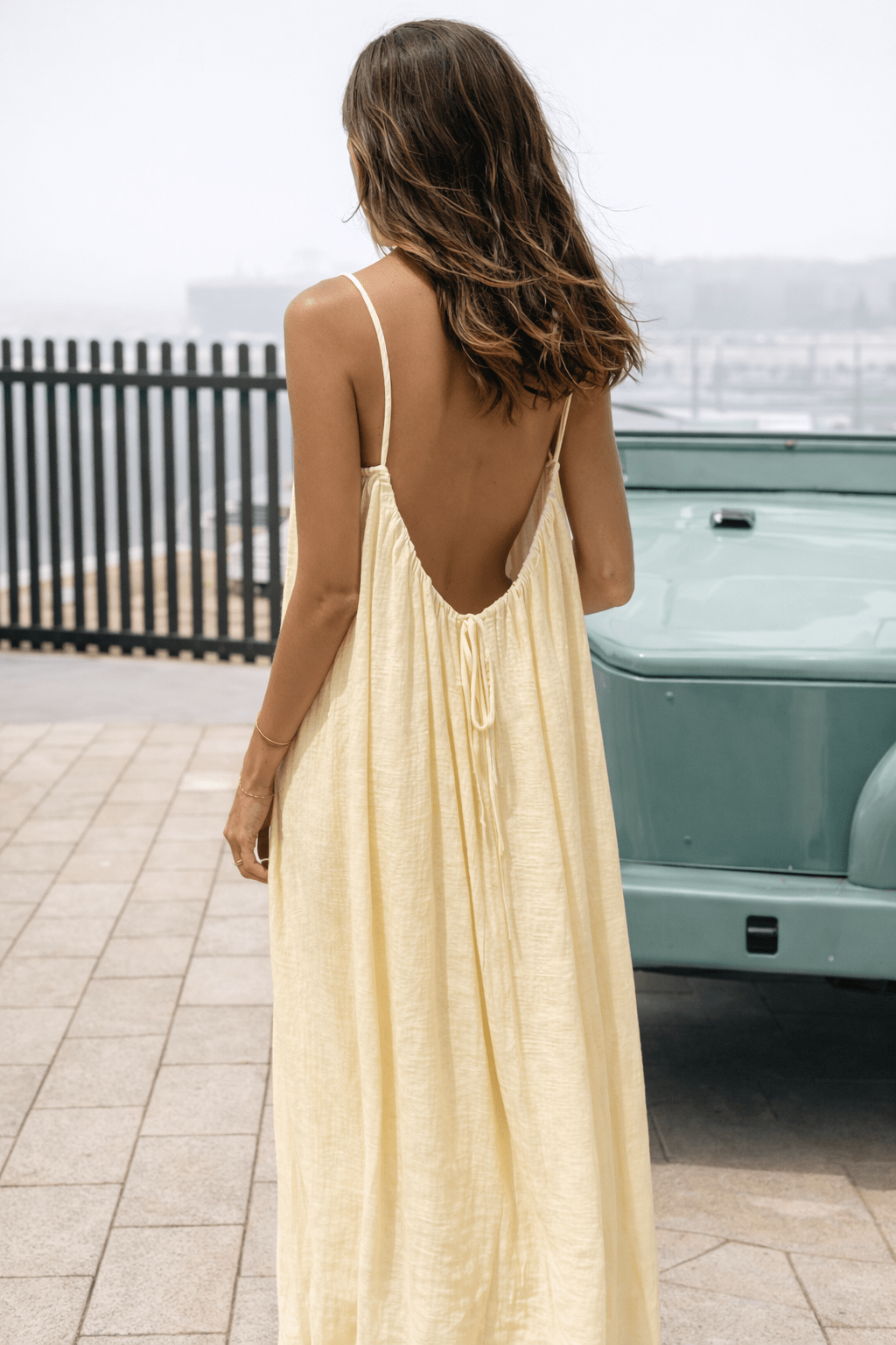 Rückenfreies langes Kleid